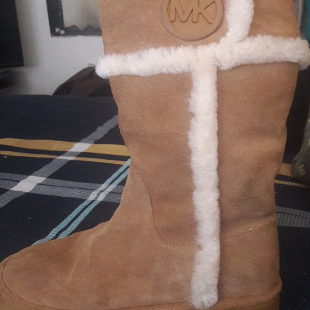 MK, Boots